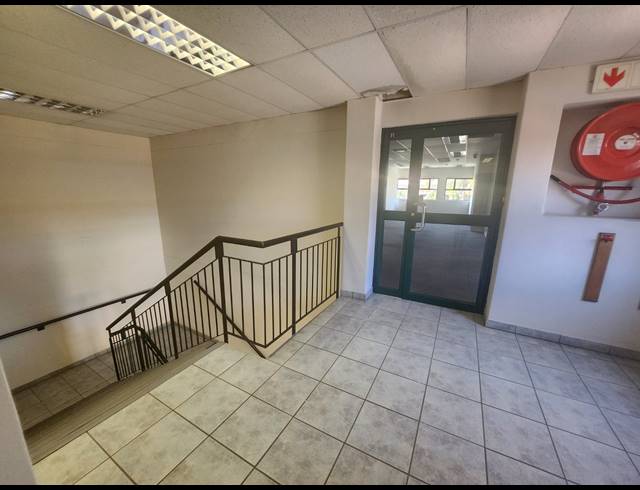 1,230M² OFFICE TO LET IN RANDJESPARK